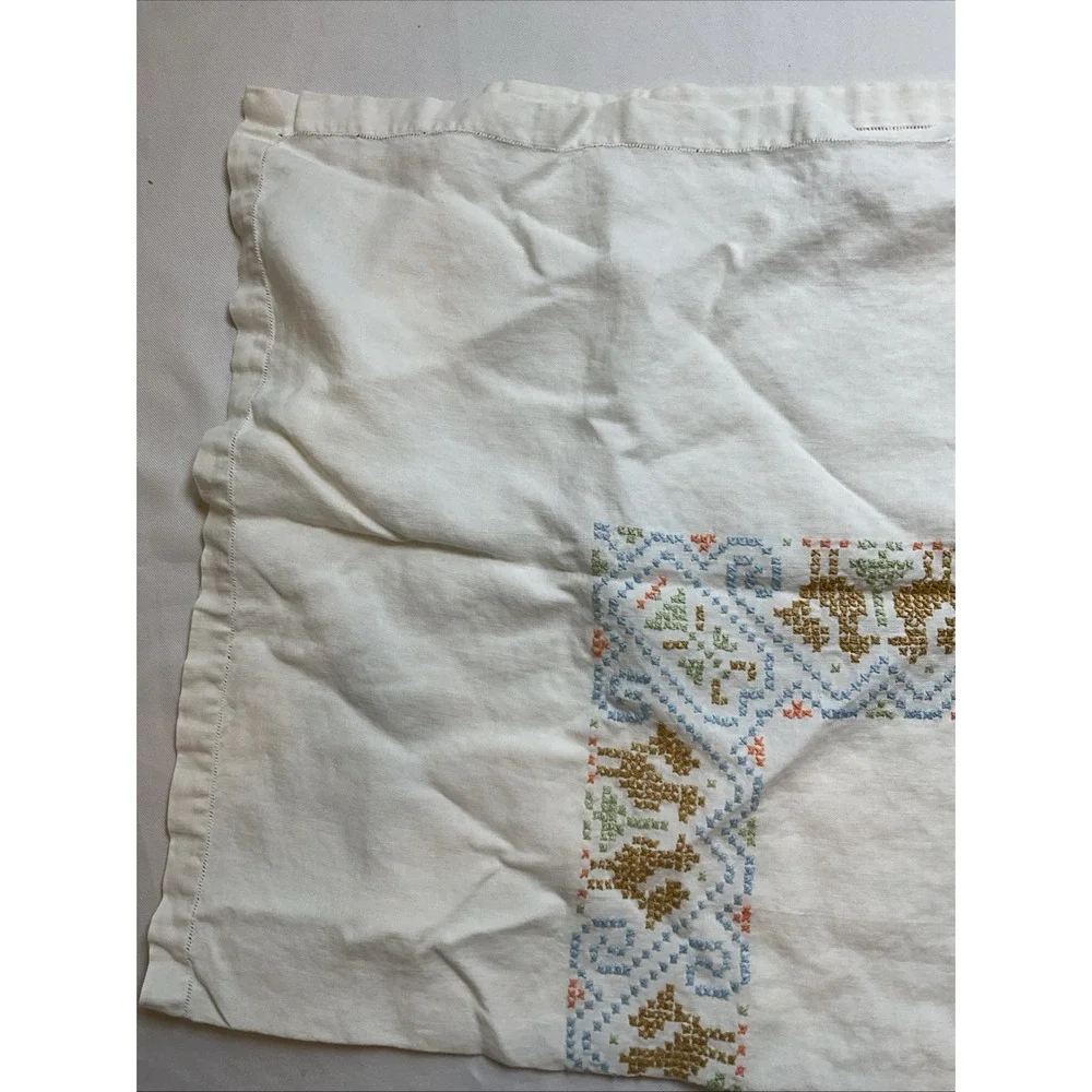 Vintage Linen Embroidered Roosters Tablecloth 39 X 40